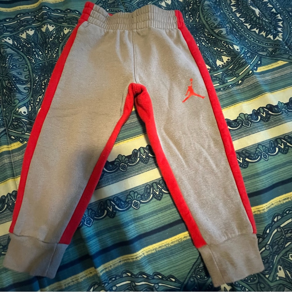 Jordan Kids Set - Gray and Red - Picture 2 of 11